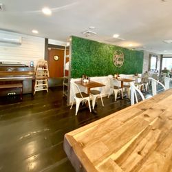 Smith House Restaurant and Tavern - Indoors