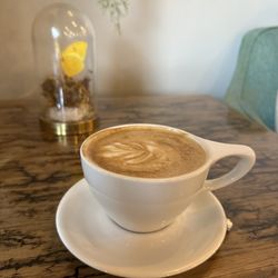 Luna's Coffee Wine and Butterfly Cafe - Maple vanilla latte