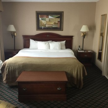 Wingate By Wyndham Columbus - Comfortable bed - Hotels Near Me - Columbus, Mississippi