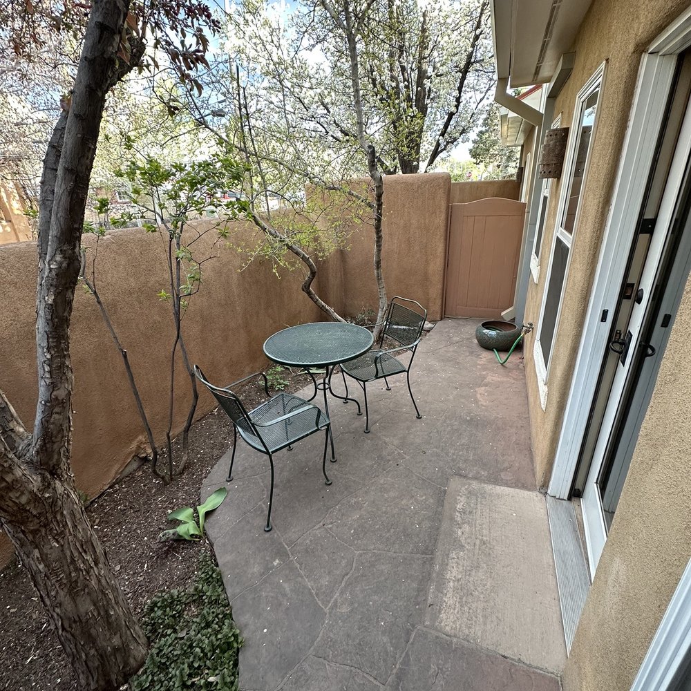 Four Kachinas Inn - The Zia room private patio abutting the residential street. - Hotels Near Me - Santa Fe, New Mexico Four Kachinas Inn - The Zia room private patio abutting the residential street. - Hotels Near Me - Santa Fe, New Mexico
