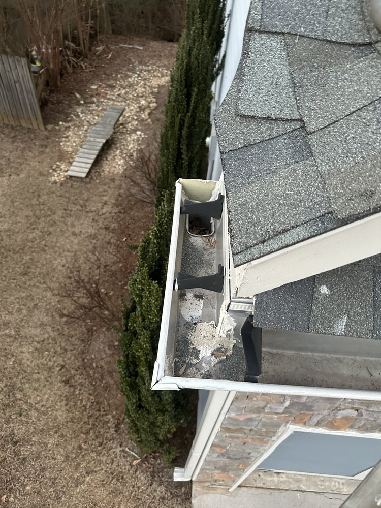 Slide of Ale’s Roofing