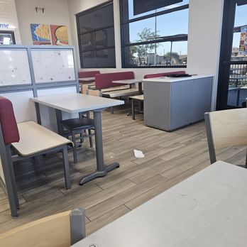 Dairy Queen Grill & Chill - Trash on the floor - Ice Cream & Frozen Yogurt Near Me - Redlands, California