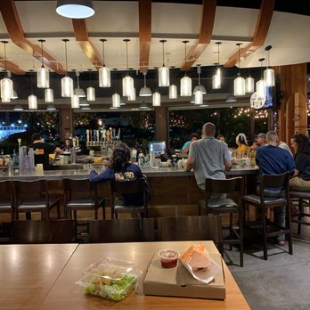 Nico's Pier 38 - The bar - Seafood Near Me - Honolulu, Hawaii