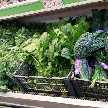 Wellesley Fruit Market - a variety of vegetables on display - Grocery Near Me - Toronto, Ontario Wellesley Fruit Market - a variety of vegetables on display - Grocery Near Me - Toronto, Ontario