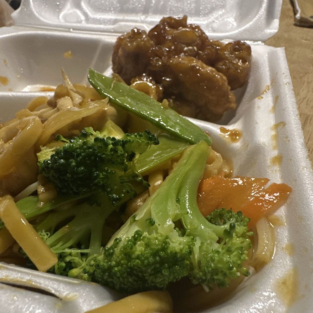 New China - Sesame chicken Chicken lo mein - Chinese Near Me - Superior, Wisconsin New China - Sesame chicken Chicken lo mein - Chinese Near Me - Superior, Wisconsin
