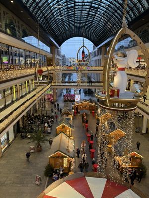 Mall of Berlin by null