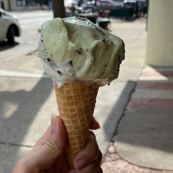 Brown Cow Ice Cream Parlor - Ice Cream & Frozen Yogurt Near Me - Forest Park, Illinois