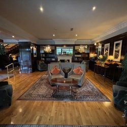 Ballygarry House Hotel - The lobby sitting room
