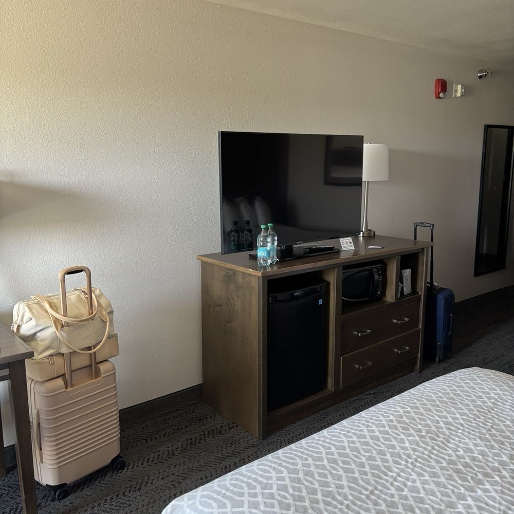 Best Western Plus Rapid City Rushmore - Hotels Near Me - Rapid City, South Dakota