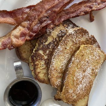 Sherwood Diner - Gluten-Free French toast and side of crispy bacon - Diners Near Me - Westport, Connecticut Sherwood Diner - Gluten-Free French toast and side of crispy bacon - Diners Near Me - Westport, Connecticut