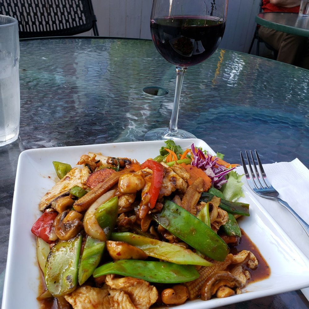 Thai Ocean - Cashew chicken - Thai Near Me - Seattle, Washington