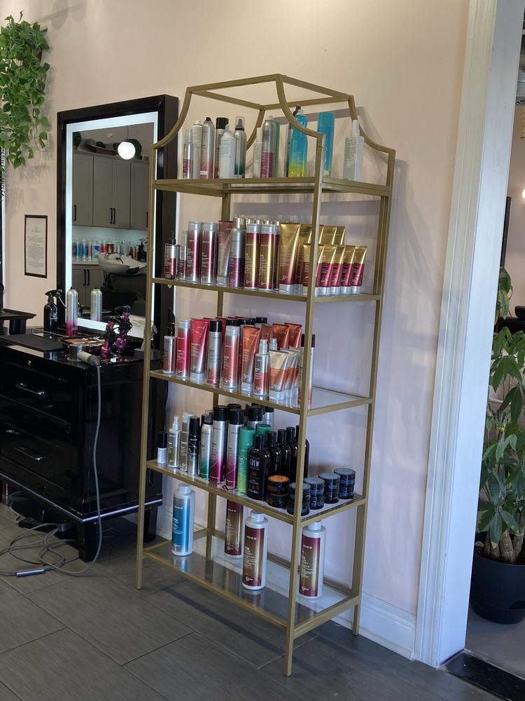 Roman HairStylist  Logo