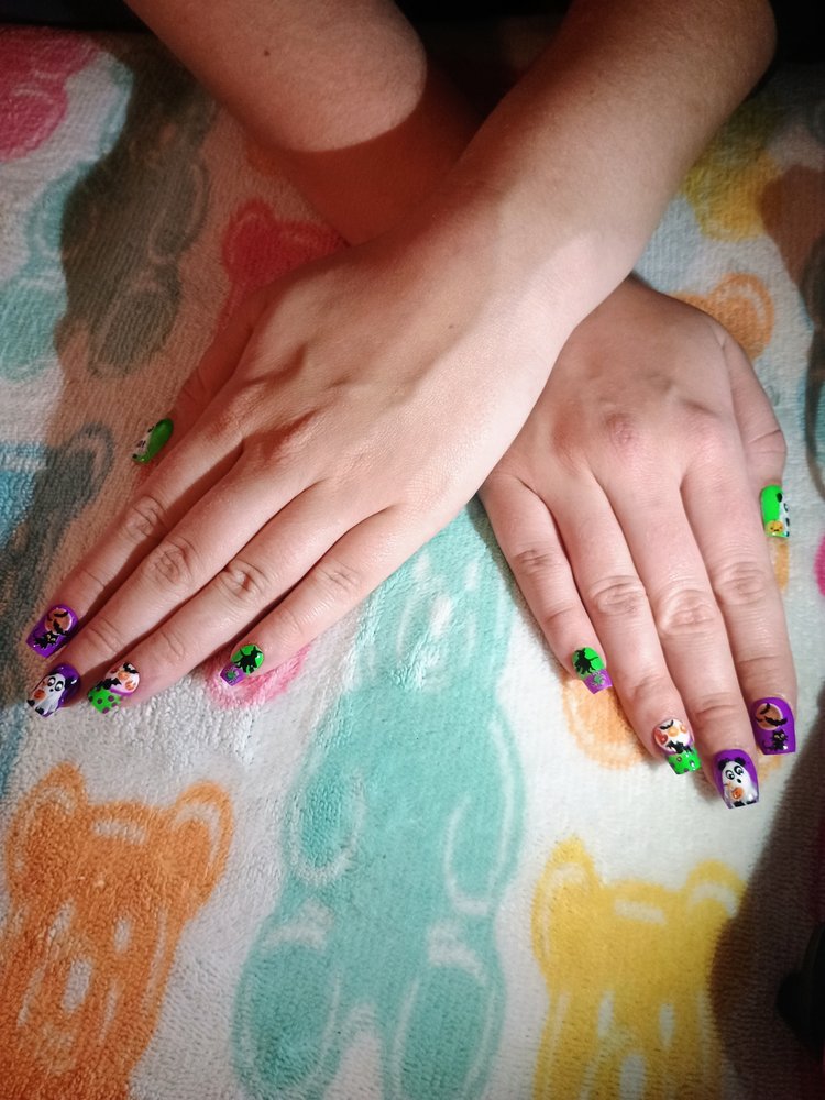 Tip C's Nail Designs Logo