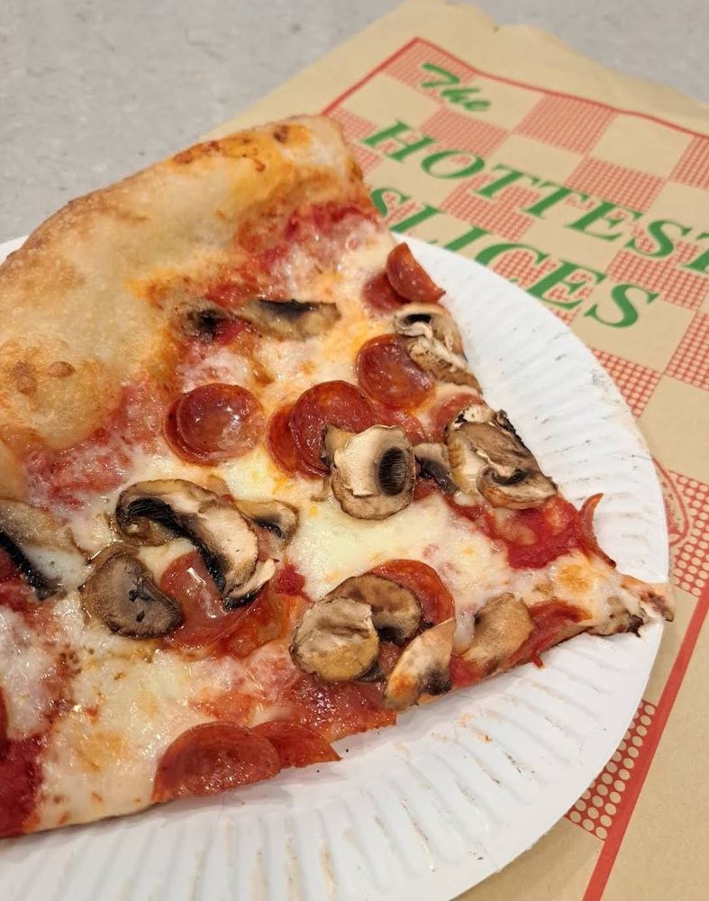 Lorenzo's Pizzeria Logo