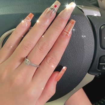 Lavish Nail Studio - Nail Salons Near Me - Garden Grove, California