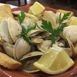 Restaurante Poças - Almejas, la mayoría rotas, podían tener más cuidado.