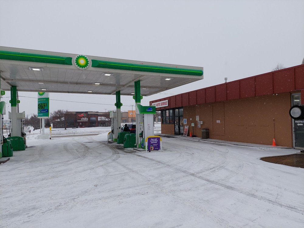 ROSEDALE BP Updated September 2024 2441 Fairview Ave N, Roseville