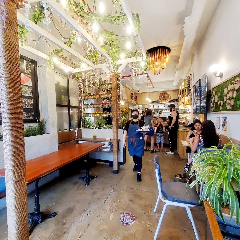 Bee Cafe - Cafes Near Me - Woodside, New York