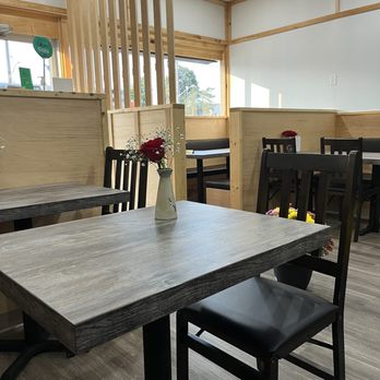 Midami Sushi - Dining room - Japanese Near Me - Oshawa, Ontario Midami Sushi - Dining room - Japanese Near Me - Oshawa, Ontario