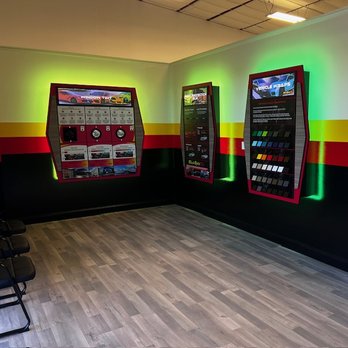 Black Optix Tint - Comfortable waiting area with informative displays - Car Window Tinting Near Me - Alachua, Florida Black Optix Tint - Comfortable waiting area with informative displays - Car Window Tinting Near Me - Alachua, Florida