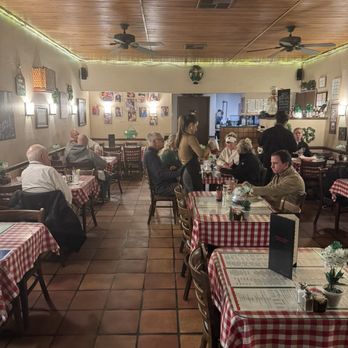 Mama Cella's - Nice dinner crowd on Tuesday! - Italian Near Me - San Diego, California