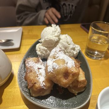 Salty Sow - Bananas Fosters Beignets AMAZING! - American Near Me - Austin, Texas Salty Sow - Bananas Fosters Beignets AMAZING! - American Near Me - Austin, Texas