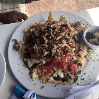 Lighthouse Marina - Nacho con pollo - Seafood Near Me - Cancún, ROO