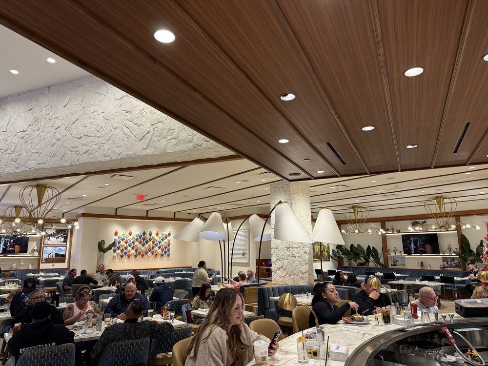 Serrano Vista Café - Photo 2