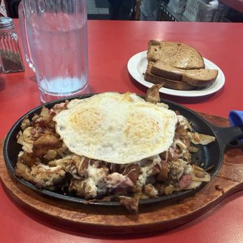 Babs Delta Diner - The meat lovers skillet - Diners Near Me - Suisun City, California Babs Delta Diner - The meat lovers skillet - Diners Near Me - Suisun City, California