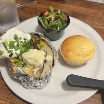 Willow Ranch - Baked potato, corn bread, green beans - Barbeque Near Me - Buttonwillow, California Willow Ranch - Baked potato, corn bread, green beans - Barbeque Near Me - Buttonwillow, California