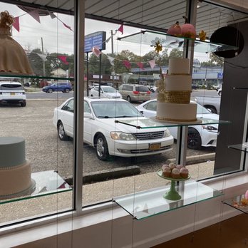 Catalina's Bake Shop - a wedding cake in the window - Bakeries Near Me - Huntington, New York