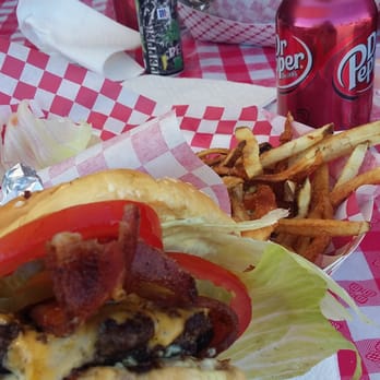 Valentino's - Bacon cheeseburger to die for - Burgers Near Me - Grants Pass, Oregon Valentino's - Bacon cheeseburger to die for - Burgers Near Me - Grants Pass, Oregon