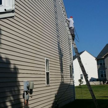 Emmanuel's Painting - Power washing a house - Painters Near Me - Springfield, Virginia