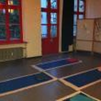 English Yoga Berlin - the yoga room, seen from a different angle - Yoga Near Me - Berlin, BE English Yoga Berlin - the yoga room, seen from a different angle - Yoga Near Me - Berlin, BE