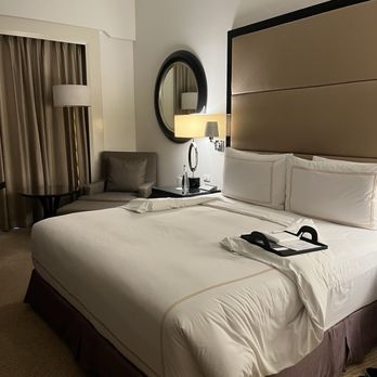 Fairmont Makati, Manila - Hotels Near Me - Makati, NCR