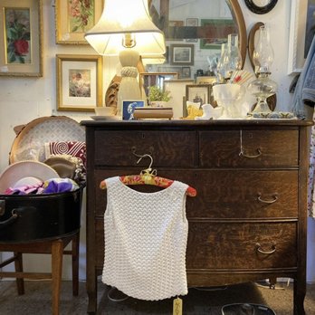 Middletown Antiques - Antiques Near Me - Middletown, California