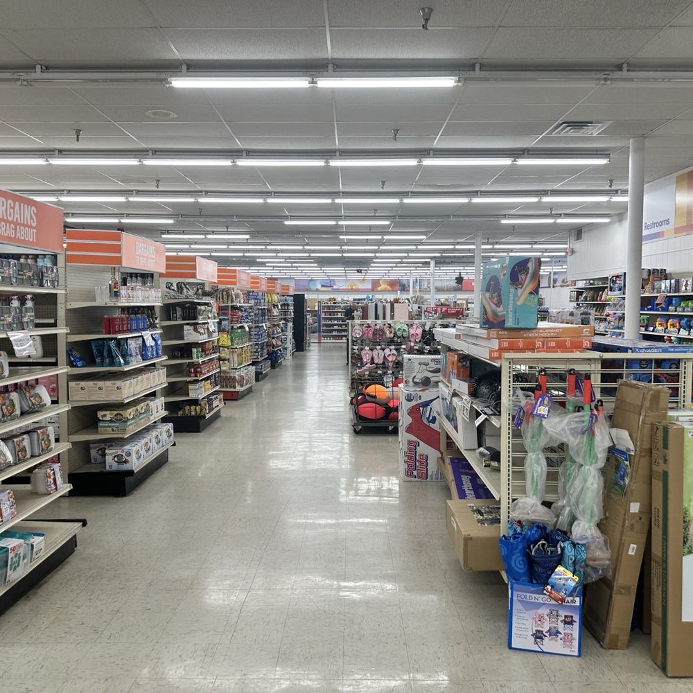 Big Lots - Main aisleway - Department Stores Near Me - Greenfield, Indiana Big Lots - Main aisleway - Department Stores Near Me - Greenfield, Indiana