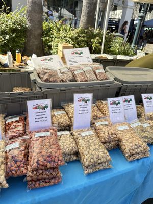 Santa Barbara Farmers Market // Saturday by null