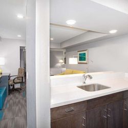 Hampton Inn Monterey - Guest room