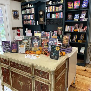 Montgomery & Taggert - Bookstores Near Me - Chester, Connecticut Montgomery & Taggert - Bookstores Near Me - Chester, Connecticut