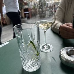 Brasserie Schiller & Goethe Bar - Gin and Tonic and a white Merlot