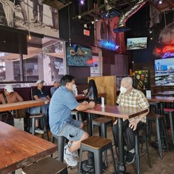 Claude’s - Inside