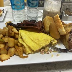 Verde Menta Cafe - The big breakfast
