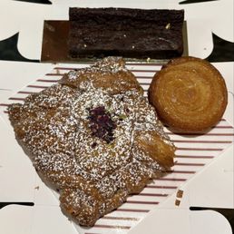 Pistachio Croissant