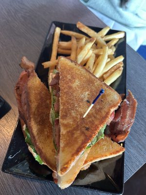 Dea's In & Out by null