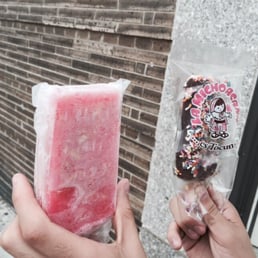 Guava on the left and vanilla covered with chocolate and sprinkles on the right.  But the inside was orange.  Dunno what that was about.