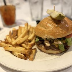 Quarter Kilo Cheeseburger*