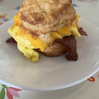 Dulce  Dough Bakery - Bakeries Near Me - St. Simons Island, Georgia