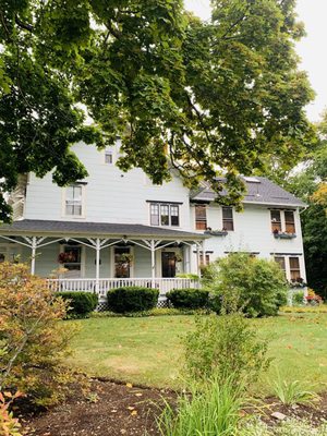 The Elmhurst Inn by null