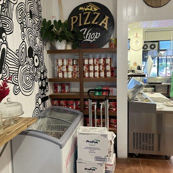 Hanalei Pizza Shop - Inside the restaurant - Pizza Near Me - Hanalei, Hawaii Hanalei Pizza Shop - Inside the restaurant - Pizza Near Me - Hanalei, Hawaii
